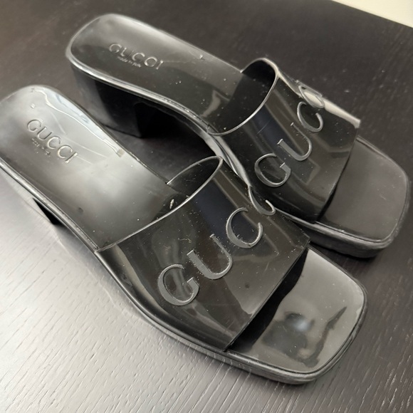 GUCCI LOGO BLACK RUBBER PLATFORM SLIDES / SANDAL / WOMENS HEELS - Picture 3 of 11